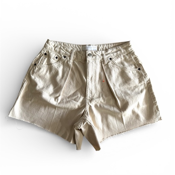 TOPSHOP Loose fit Jeans in Off White.   Size 8 - Picture 4 of 14